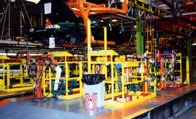 Customized Personnel Lift For Automotive Assembly Lines